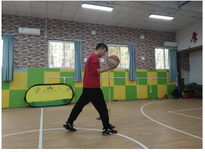 青少年篮球爱好者如何提高接球技巧?_0